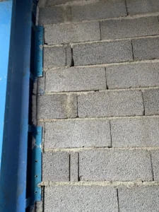 روش اجرای وال‌ پست فلزی در بلوک سبک